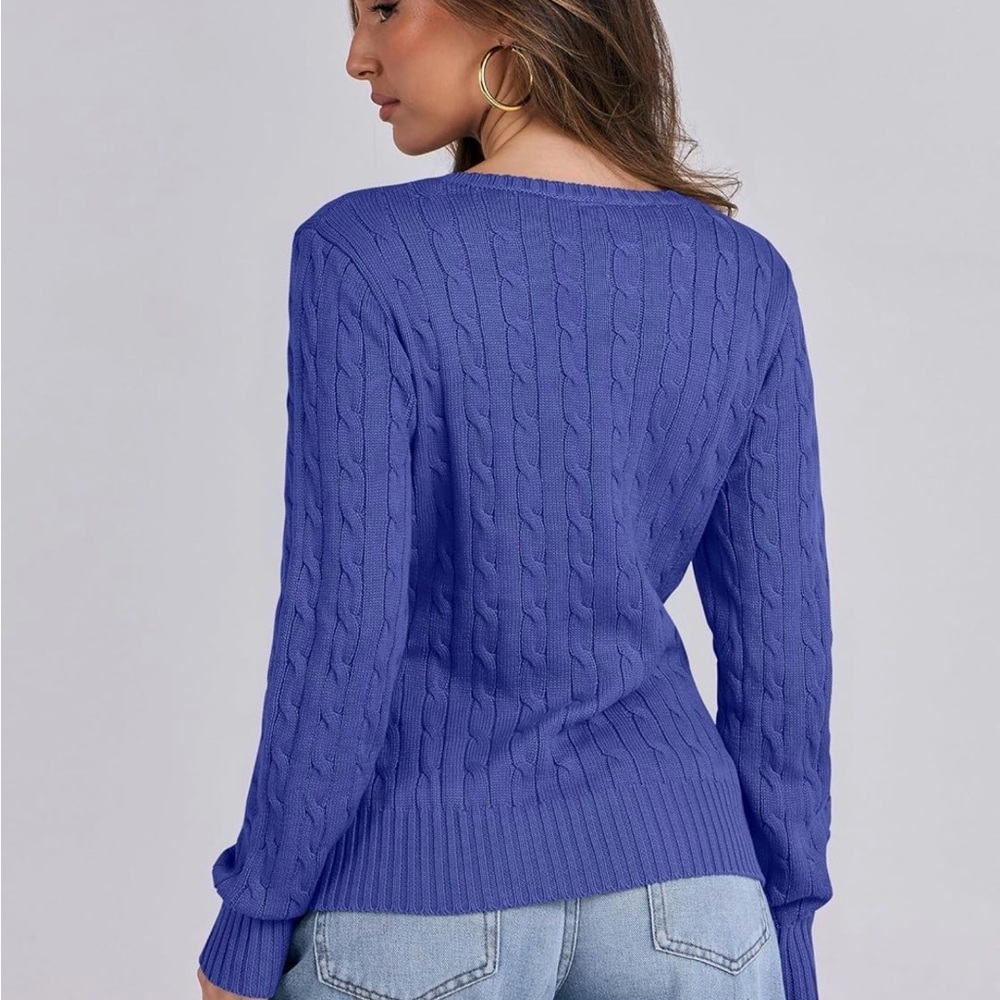 Elegant V-Neck Cable Knit Sweater in Blue - Picture 2 of 4